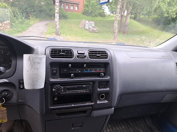 Toyota HiAce 8 of 13