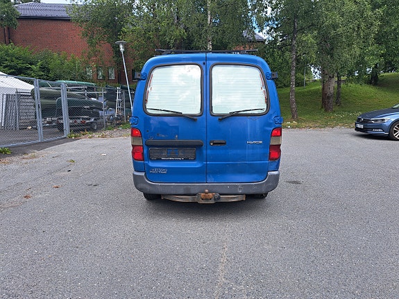Toyota HiAce 3 of 13