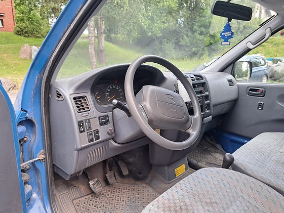 Toyota HiAce 7 of 13