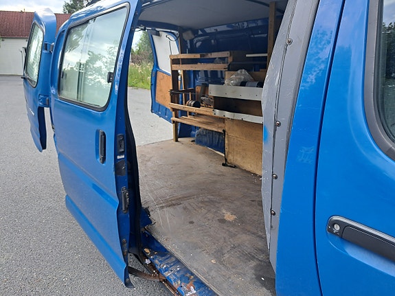 Toyota HiAce 12 of 13