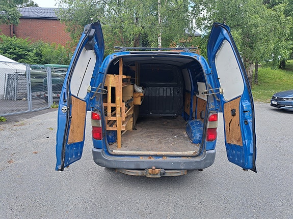 Toyota HiAce 11 of 13