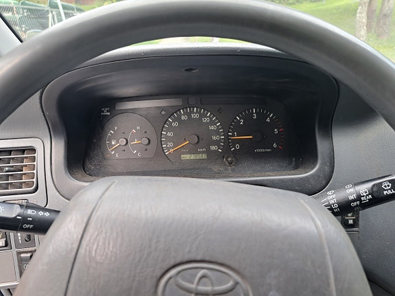 Toyota HiAce 9 of 13