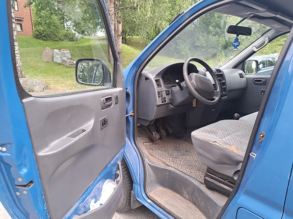 Toyota HiAce 5 of 13