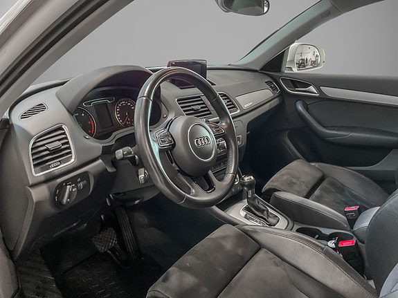 Audi Q3 11 of 29