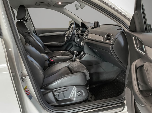 Audi Q3 18 of 29