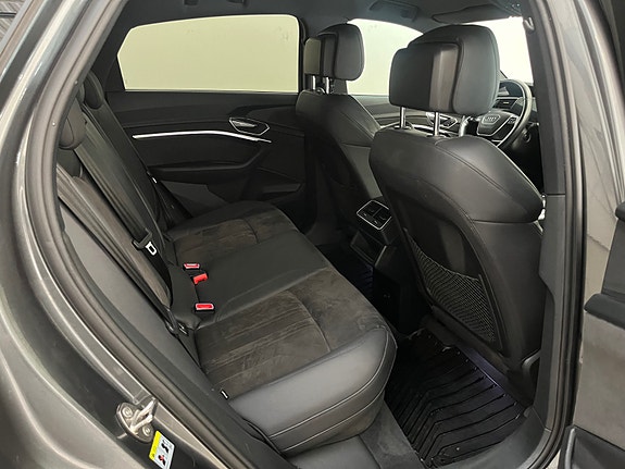 Audi e-tron Sportback 15 of 18