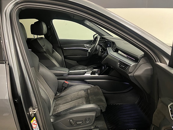 Audi e-tron Sportback 12 of 18