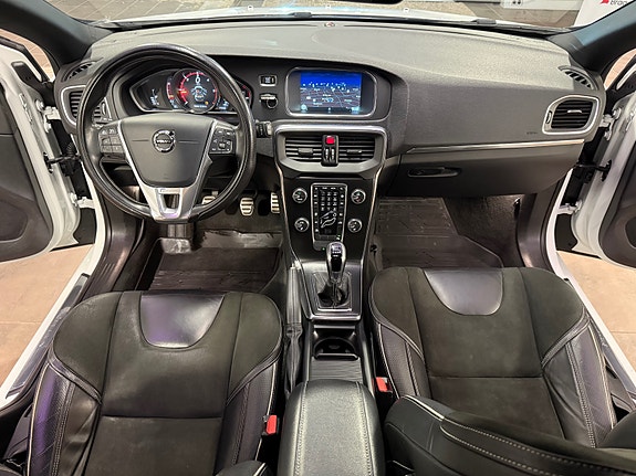 Volvo V40 24 of 30