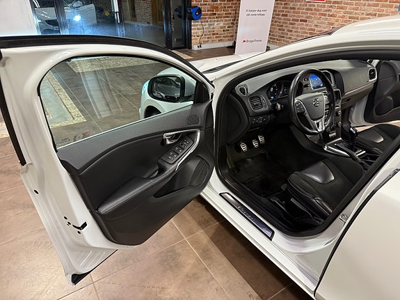 Volvo V40 20 of 30
