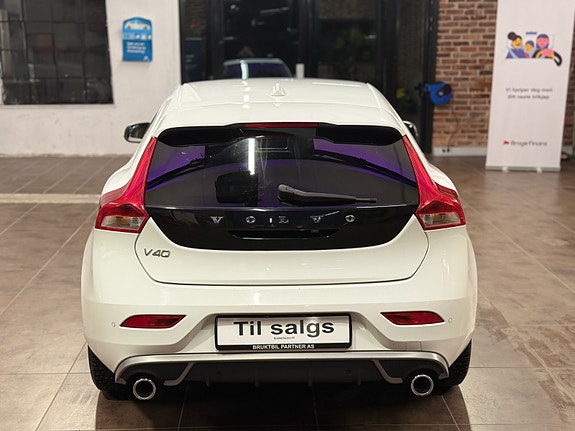 Volvo V40 12 of 30