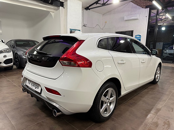 Volvo V40 14 of 30