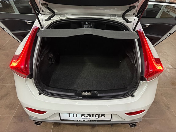 Volvo V40 30 of 30
