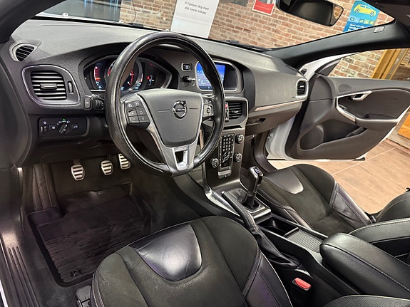 Volvo V40 22 of 30