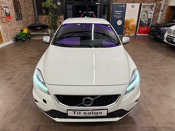 Volvo V40 3 of 30