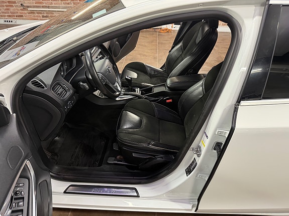 Volvo V40 21 of 30