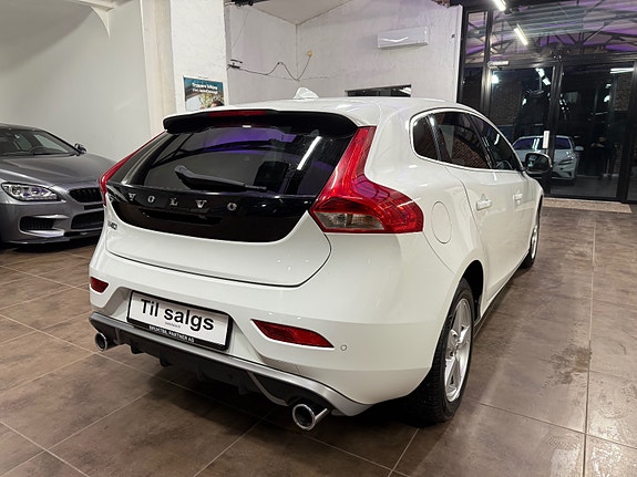 Volvo V40 13 of 30