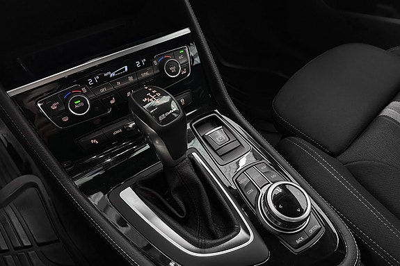BMW 225xe 19 of 22