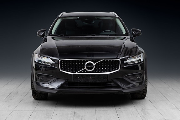 Volvo V60 Cross Country 3 of 5