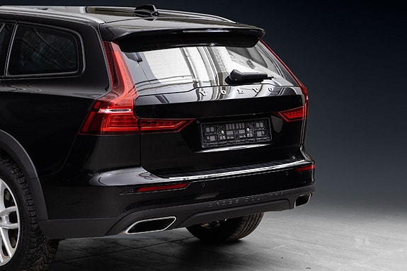 Volvo V60 Cross Country 5 of 5