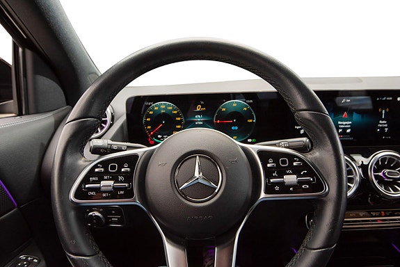 Mercedes-Benz EQA300 26 of 30