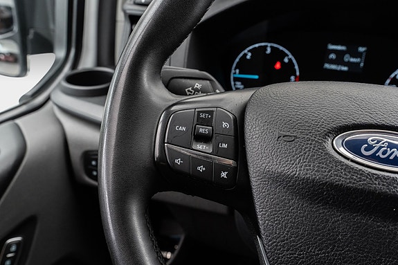 Ford Transit Custom 11 of 23