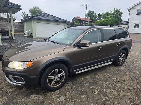 Volvo XC70 2 of 15