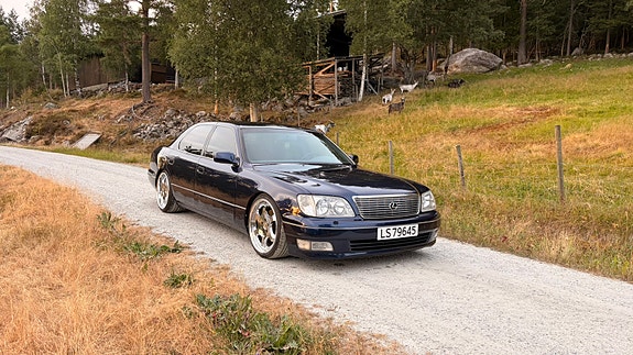 Lexus LS400 3 of 5