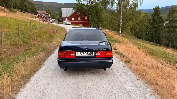 Lexus LS400 6 of 22