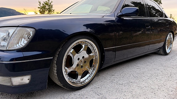 Lexus LS400 10 of 22