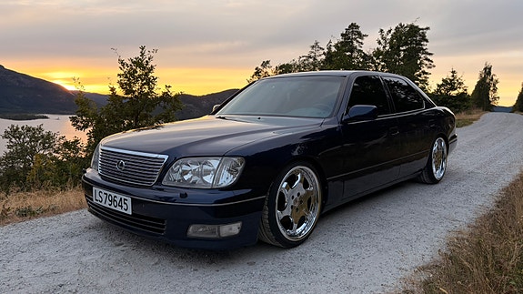 Lexus LS400 11 of 22
