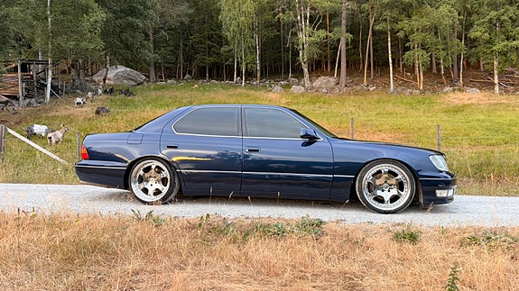 Lexus LS400 4 of 5