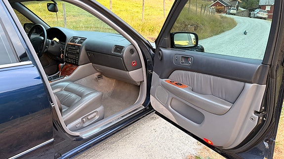 Lexus LS400 16 of 22
