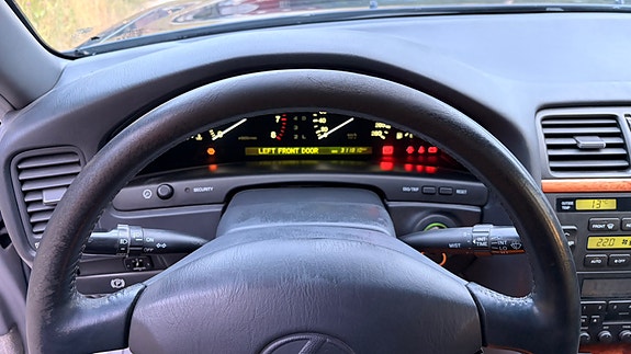 Lexus LS400 20 of 22