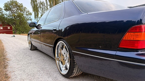 Lexus LS400 8 of 22