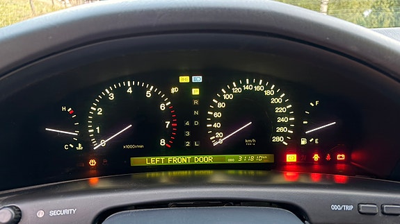 Lexus LS400 19 of 22