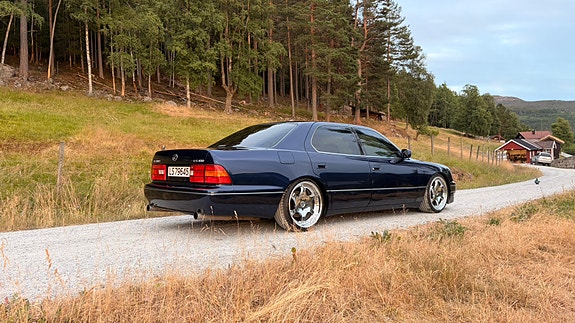 Lexus LS400 5 of 5