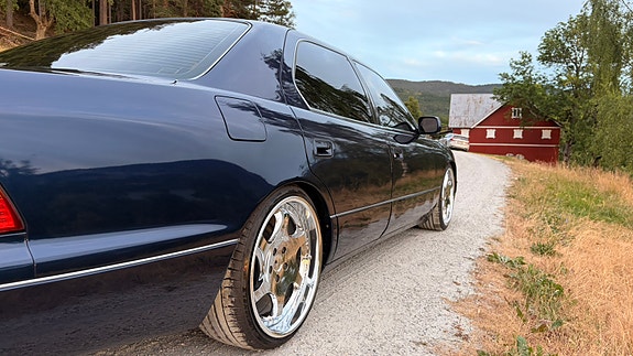 Lexus LS400 9 of 22