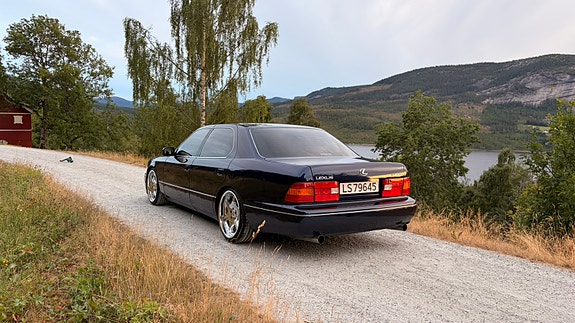 Lexus LS400 7 of 22