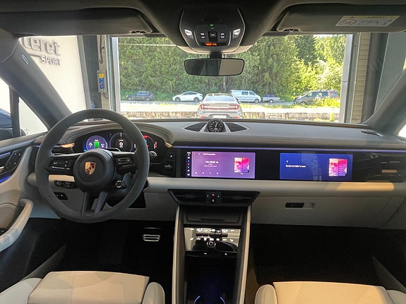 Porsche Macan 14 of 25