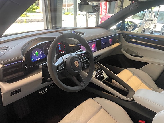 Porsche Macan 17 of 25
