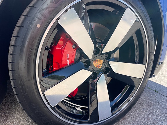 Porsche Macan 25 of 25