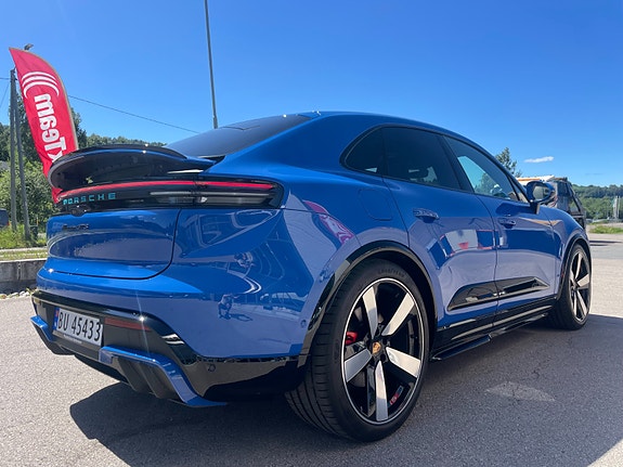 Porsche Macan 4 of 5