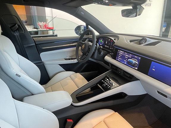 Porsche Macan 7 of 25