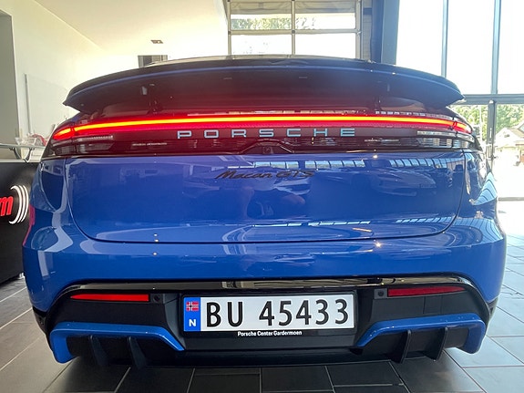 Porsche Macan 21 of 25