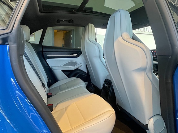 Porsche Macan 13 of 25