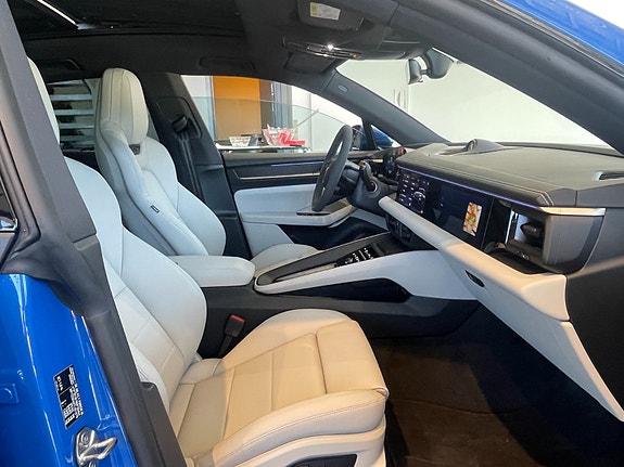 Porsche Macan 10 of 25