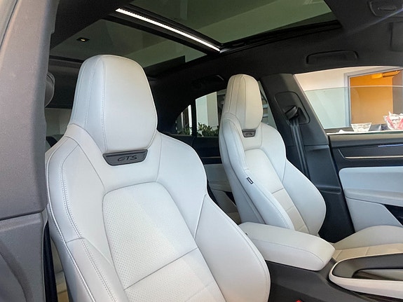 Porsche Macan 11 of 25