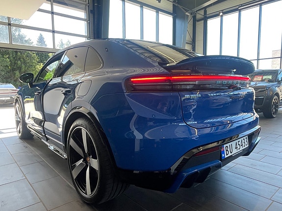 Porsche Macan 22 of 25