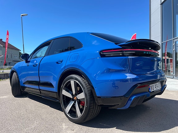 Porsche Macan 2 of 5
