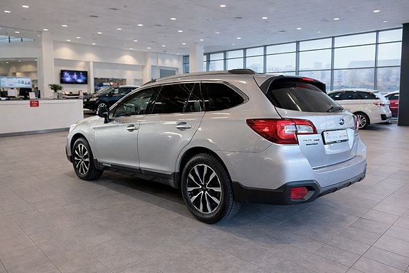 Subaru Outback 3 of 5